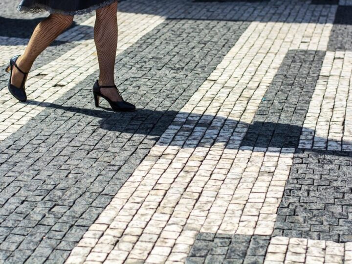 Bezpieczni na drodze: Policja działa na rzecz pieszych i rowerzystów