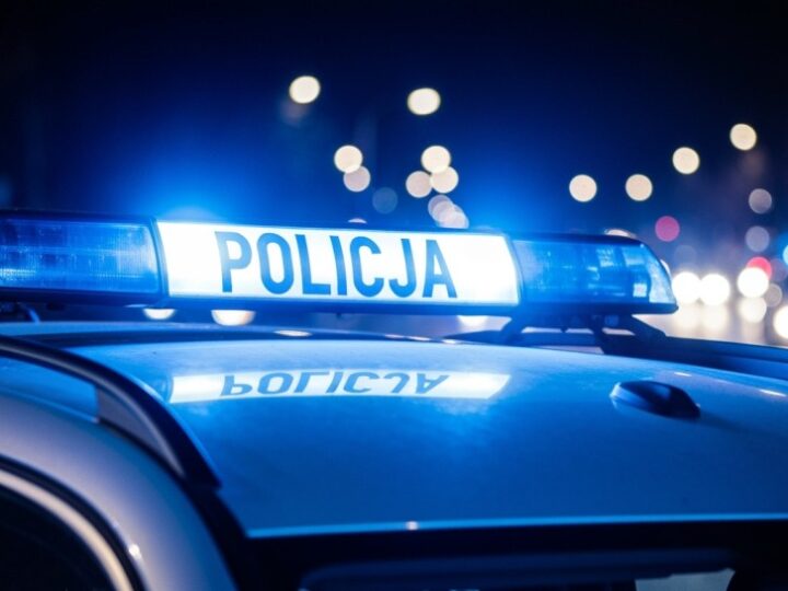 Kierowca bez uprawnień i ubezpieczenia zatrzymany w Nowym Prażmowie za jazdę bez świateł