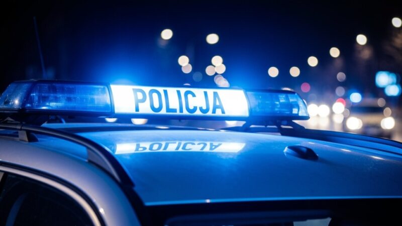 Kierowca bez uprawnień i ubezpieczenia zatrzymany w Nowym Prażmowie za jazdę bez świateł