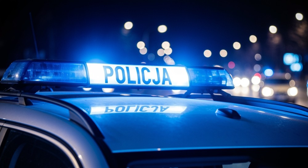 Kierowca bez uprawnień i ubezpieczenia zatrzymany w Nowym Prażmowie za jazdę bez świateł