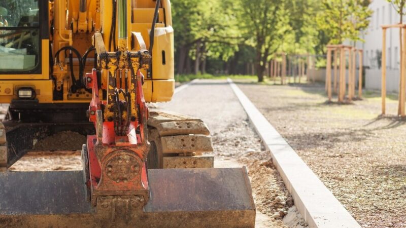 Nocne remonty na S8: nowa nawierzchnia w zasięgu ręki!