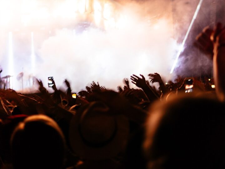 Muzyczne odkrycia w sercu Bielan: koncert Słowodaję w Podziemiach Kamedulskich!