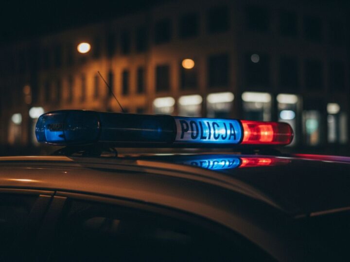 Przestępca w pułapce: Policja demaskuje nietypowe ukrycie w Otwocku