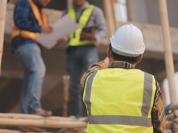 Jamnik z Kijowskiej: Najdłuższy blok Warszawy przyciąga uwagę