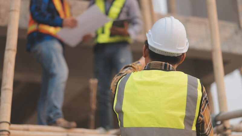 Jamnik z Kijowskiej: Najdłuższy blok Warszawy przyciąga uwagę