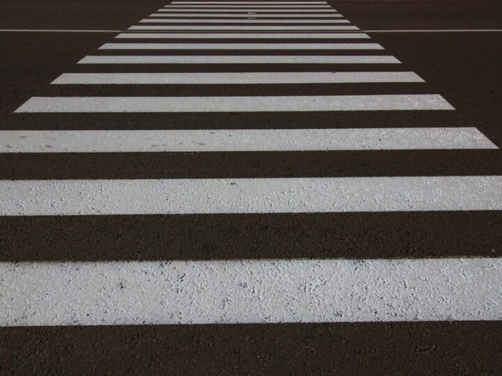 Bezpieczniejsze przejścia: Miejska Wola modernizuje oświetlenie przy szkołach