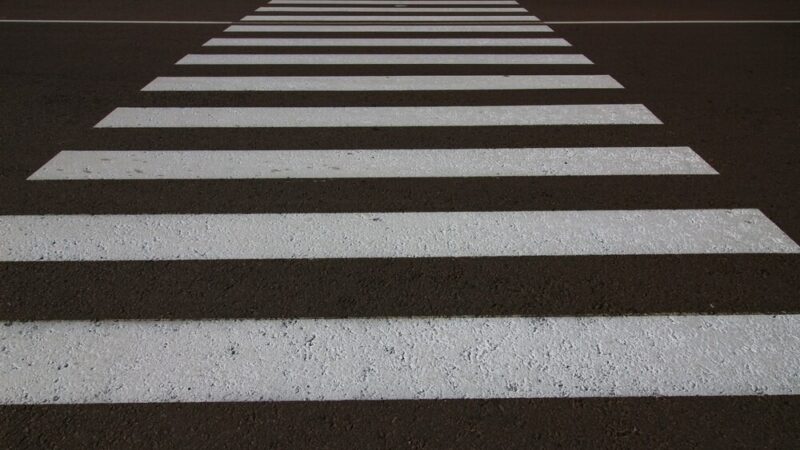 Bezpieczniejsze przejścia: Miejska Wola modernizuje oświetlenie przy szkołach