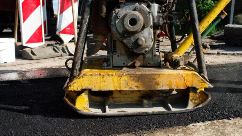 Remont Al. Krakowskiej zakończony: nowy asfalt na prawym pasie!