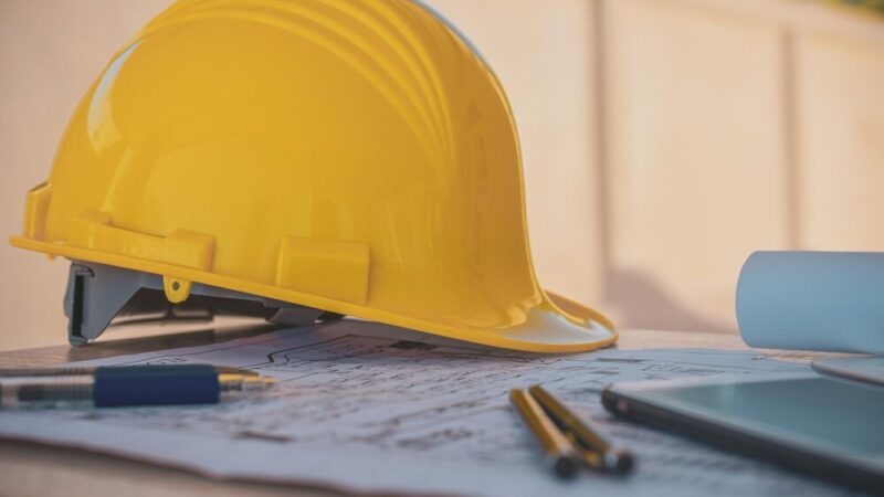 Nowa era Placu Bankowego: Błękitny Wieżowiec w blasku modernizacji