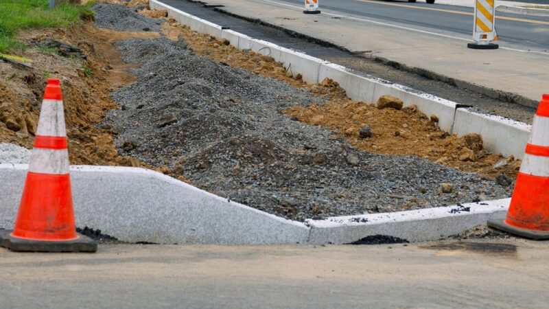 Nowe życie dla warszawskich dróg: Rozpoczęto sezon malowania oznakowania!