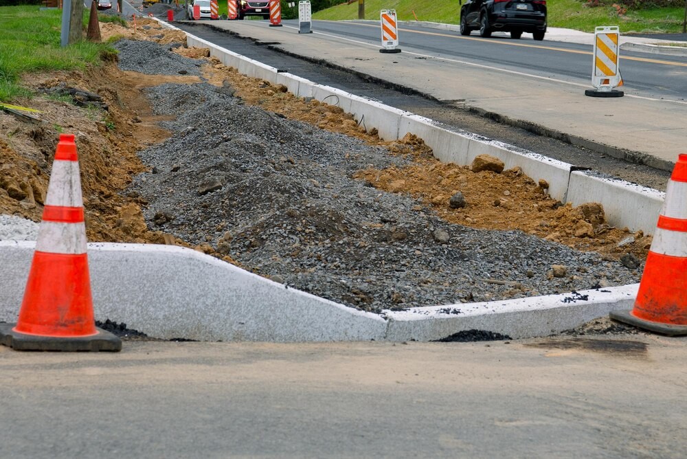 Nowe życie dla warszawskich dróg: Rozpoczęto sezon malowania oznakowania!