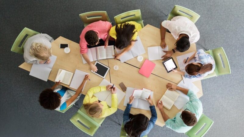 Edukacyjne Targi w Żyrardowie: Policja Otwarte Drzwi do Mundurowej Kariery