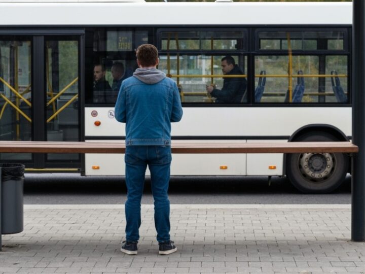 Warszawskie ulice zamieniają się w strefę pieszą – odkryj nowe oblicze Traktu Królewskiego!
