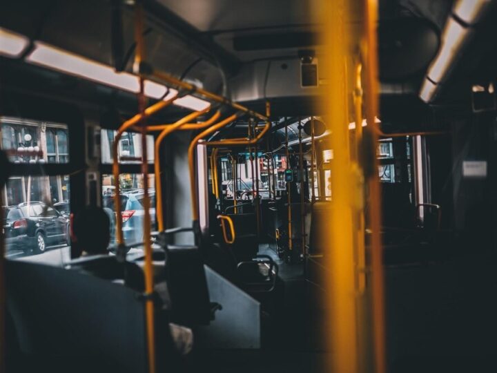Trambuspas w Warszawie: Nowa era komunikacji miejskiej!