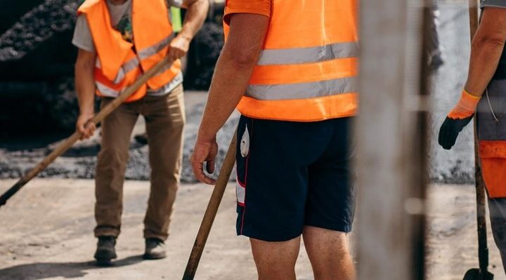 Utrudnienia na Alei Krakowskiej: Zmiany w ruchu w drodze do Raszyna