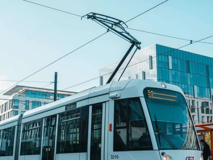 Zabytkowe tramwaje Warszawy: Pasjonaci ożywiają historię miasta