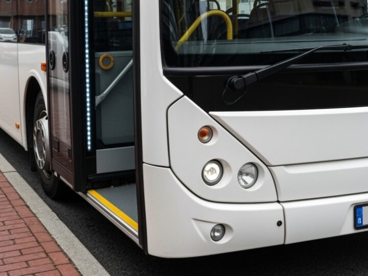 Ursus świętuje 50-lecie protestów: Dodatkowe kursy autobusów na jubileusz!