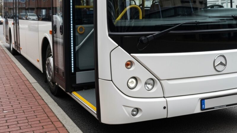 Ursus świętuje 50-lecie protestów: Dodatkowe kursy autobusów na jubileusz!