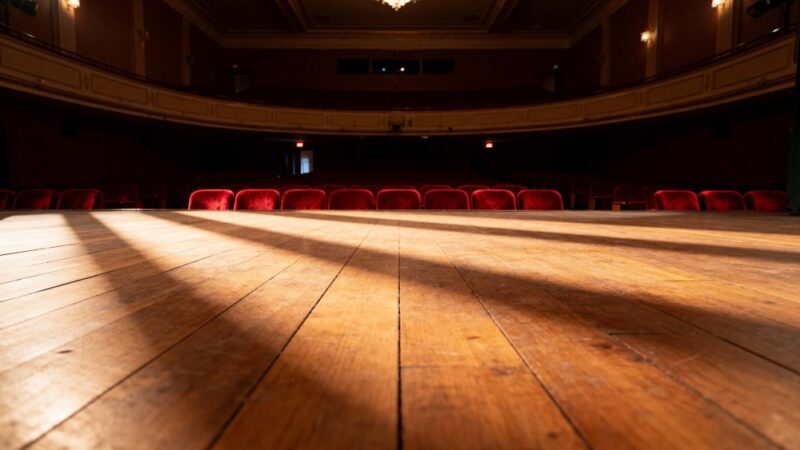 Spotkanie z Janem Englertem: Legenda Teatru w Wawrze!