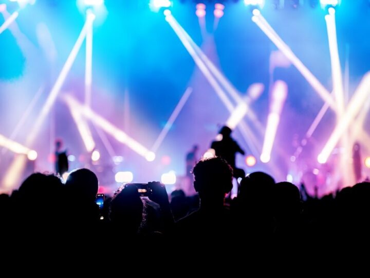 Wianki nad Wisłą: Magia Muzyki i Słowiańskich Atrakcji!
