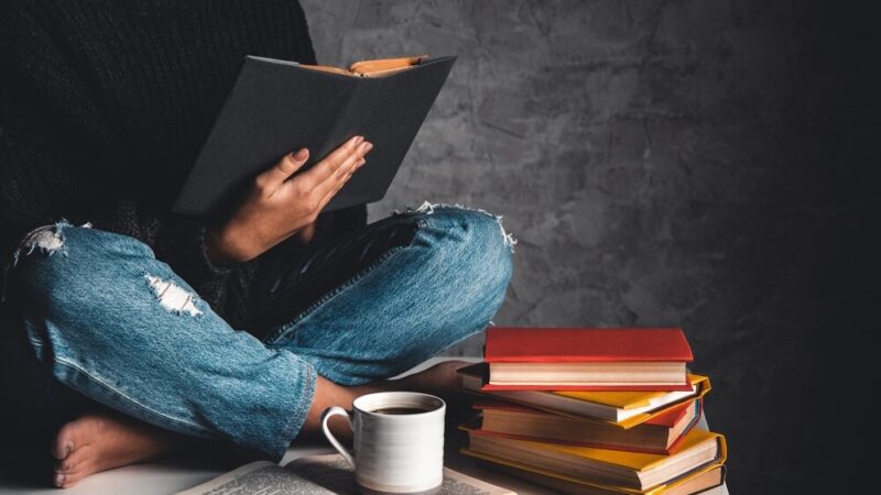 Seniorzy z Białołęki: Angielski, przyjaźń i sukcesy w Bibliotece!