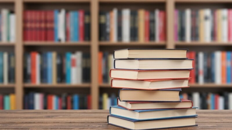 Odkryj świat literatury w lokalnych bibliotekach – sobotnie otwarcie czeka!