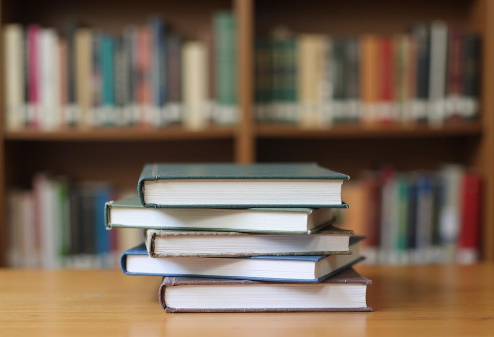 Odkryj tajemnice leśnej chatki na plastycznych zajęciach w bibliotece!