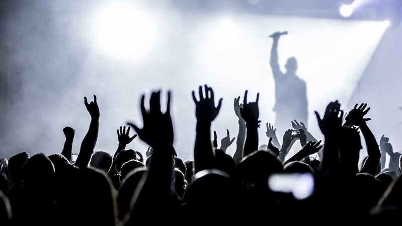 Słoneczna noc z DJ-em Harperem na tarasie!