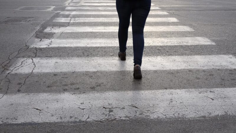 Senior na ulicy Czerskiej: Od upadku do bohaterstwa dzięki szybkiej reakcji!