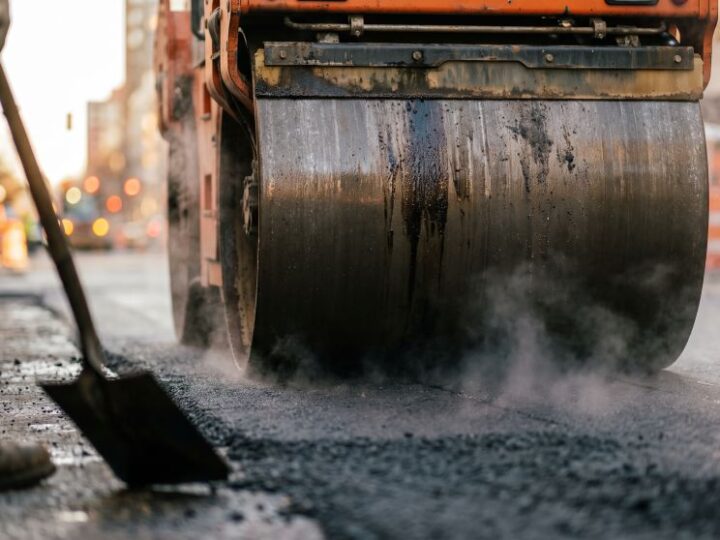 Finał modernizacji Feminy: Asfaltowanie zmienia oblicze ruchu drogowego!