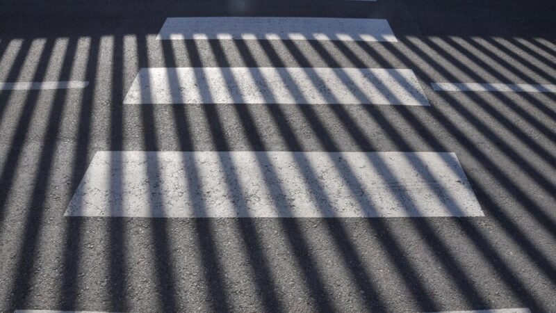 Bezpieczne przedszkolaki: Policjanci uczą zasad ruchu drogowego