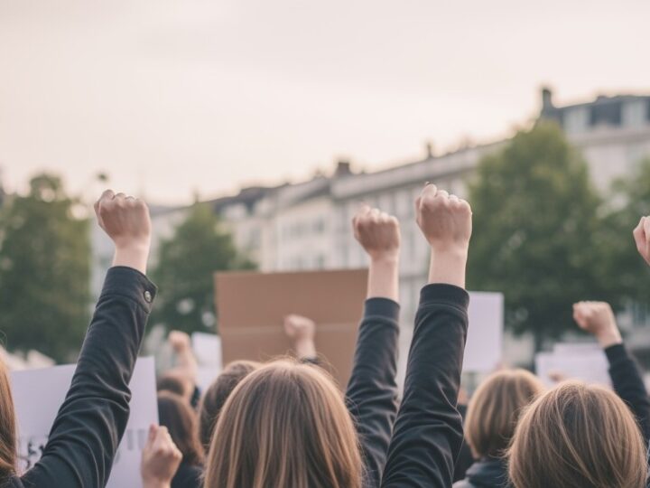 Historia protestów jako klucz do zrozumienia współczesnych ruchów społecznych