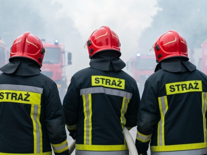 Mężczyzna podpalił swoje rzeczy pod blokiem, trafił do aresztu
