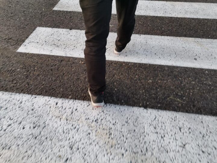 Tragedia na torach: Mężczyzna zginął w zderzeniu z pociągiem w Pilawie