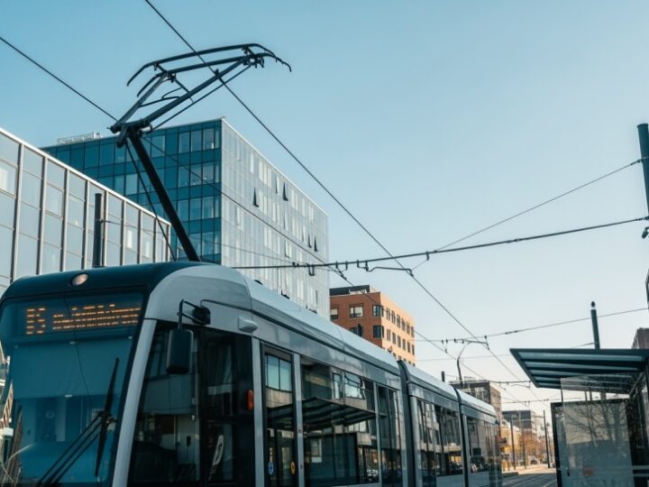 Praga Północ: Klimatyczna podróż tramwajem przez historię