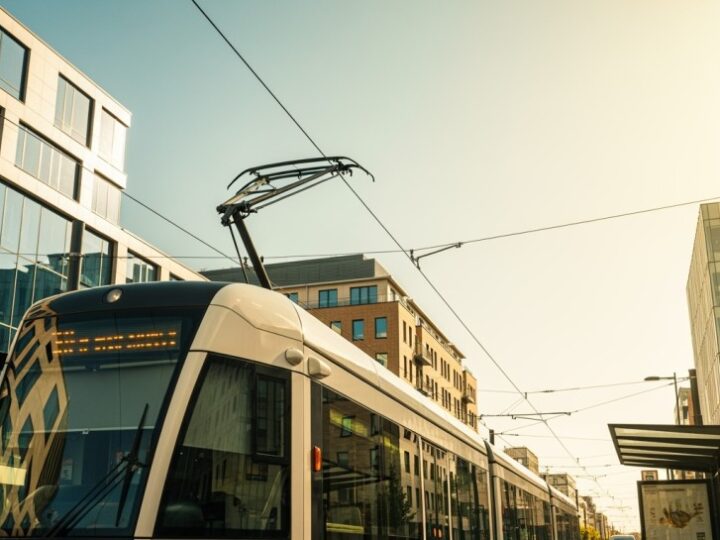 Barcelona: Słońce, Gaudí i Tramwaje w Centrum Uwag!