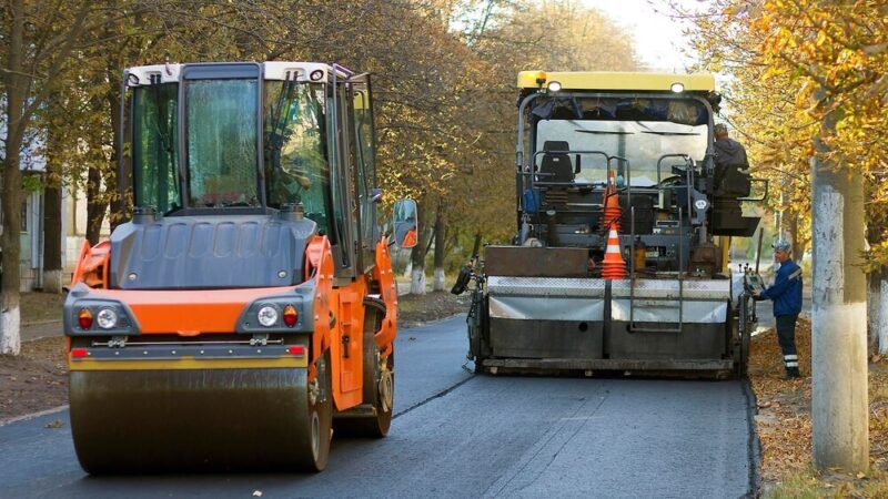 Warszawskie remonty trwają – nowe etapy modernizacji dróg i torów!