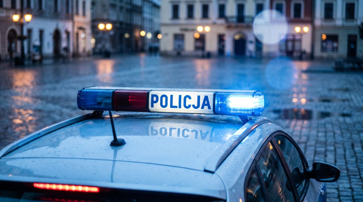 Jesienna jazda: Jak bezpiecznie pokonywać zmienne warunki na drodze?