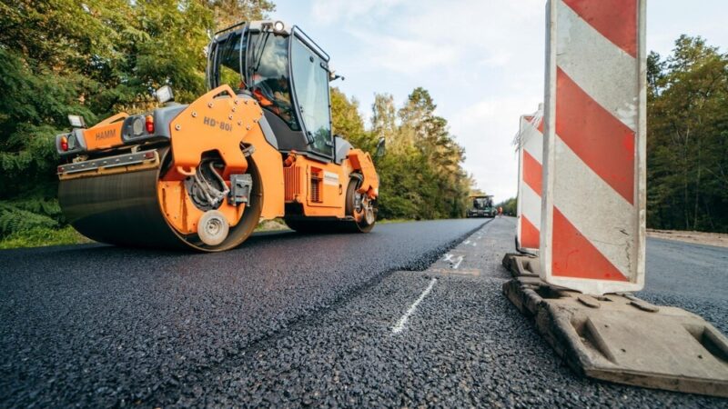 Naprawiają nawierzchnię Ogrodowej