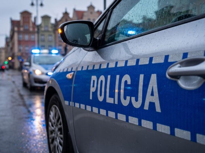 Nożowy atak w warszawskiej szkole: 21-latka zatrzymana po ugodzeniu 17-latki