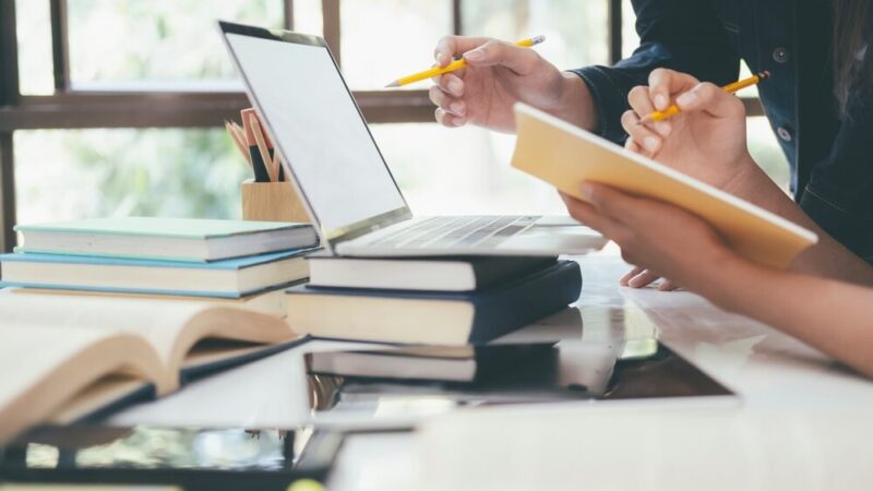 Noc Bibliotek w Zielonej: Kreatywność i Magia w Jednym Miejscu!