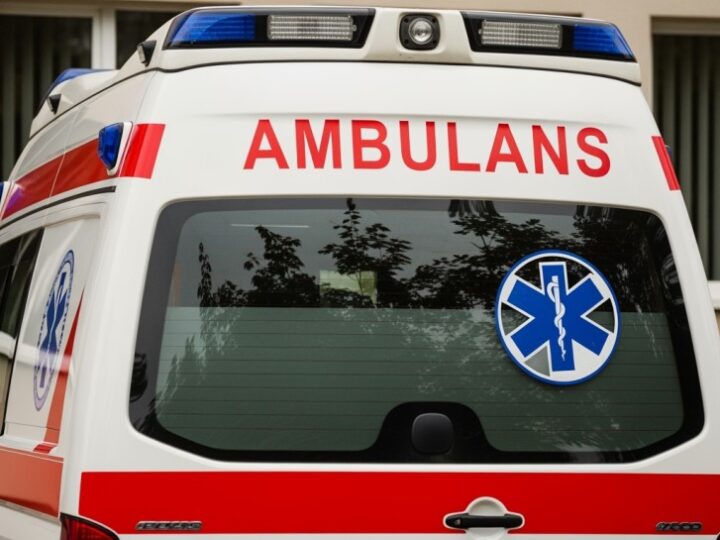 Strażnicy uratowali seniora przed wychłodzeniem w mroźną noc
