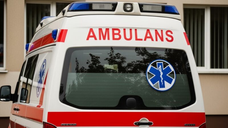 Strażnicy uratowali seniora przed wychłodzeniem w mroźną noc