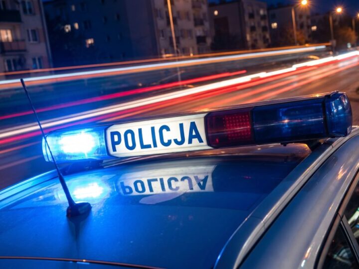 Maczeta w ręku, groźby w powietrzu: Policja ratuje siostrę w Otwocku