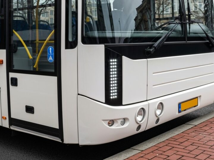 Warszawskie ulice pamiętają hybrydowe autobusy z 2012 roku