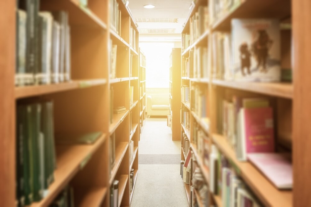 Kryminalne Spotkanie z Marcelm Mossem: Odkryj Tajemnice Literatury!