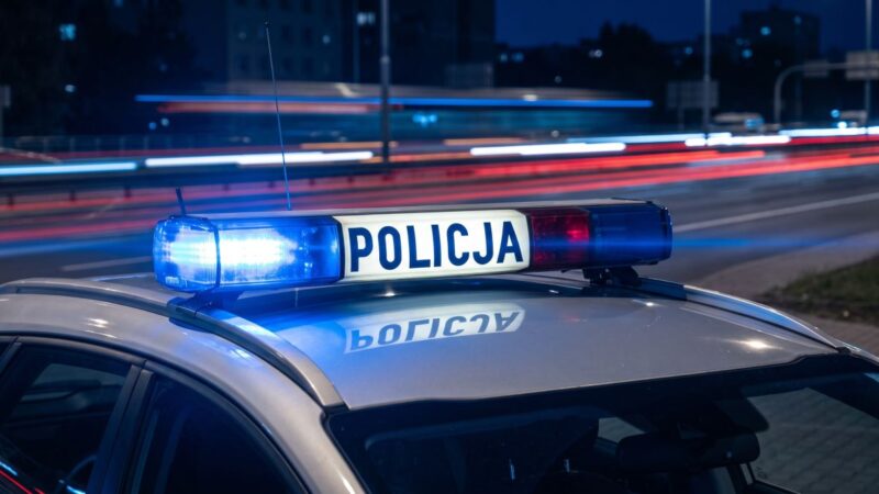 Agresywny pasażer uszkodził szyby w warszawskim autobusie